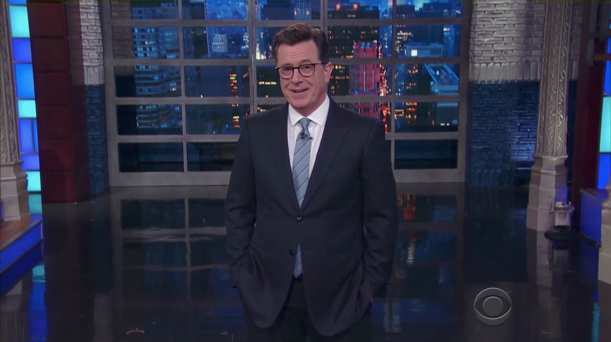 Afbeelding van Stephen Colbert over gênante kabinetsbijeenkomst Trump