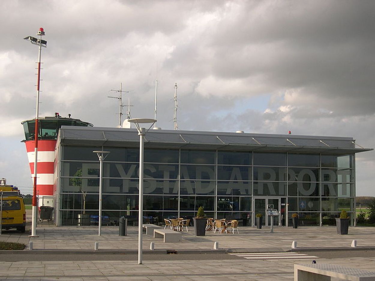 Afbeelding van Vrijemarktwens Brussel brengt uitbreiding Lelystad Airport in gevaar