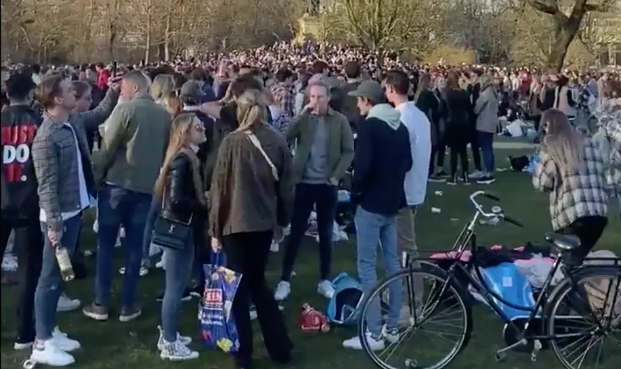 Politie Ontruimt Vondelpark Na Feest Met Duizenden Aanwezigen - Joop ...