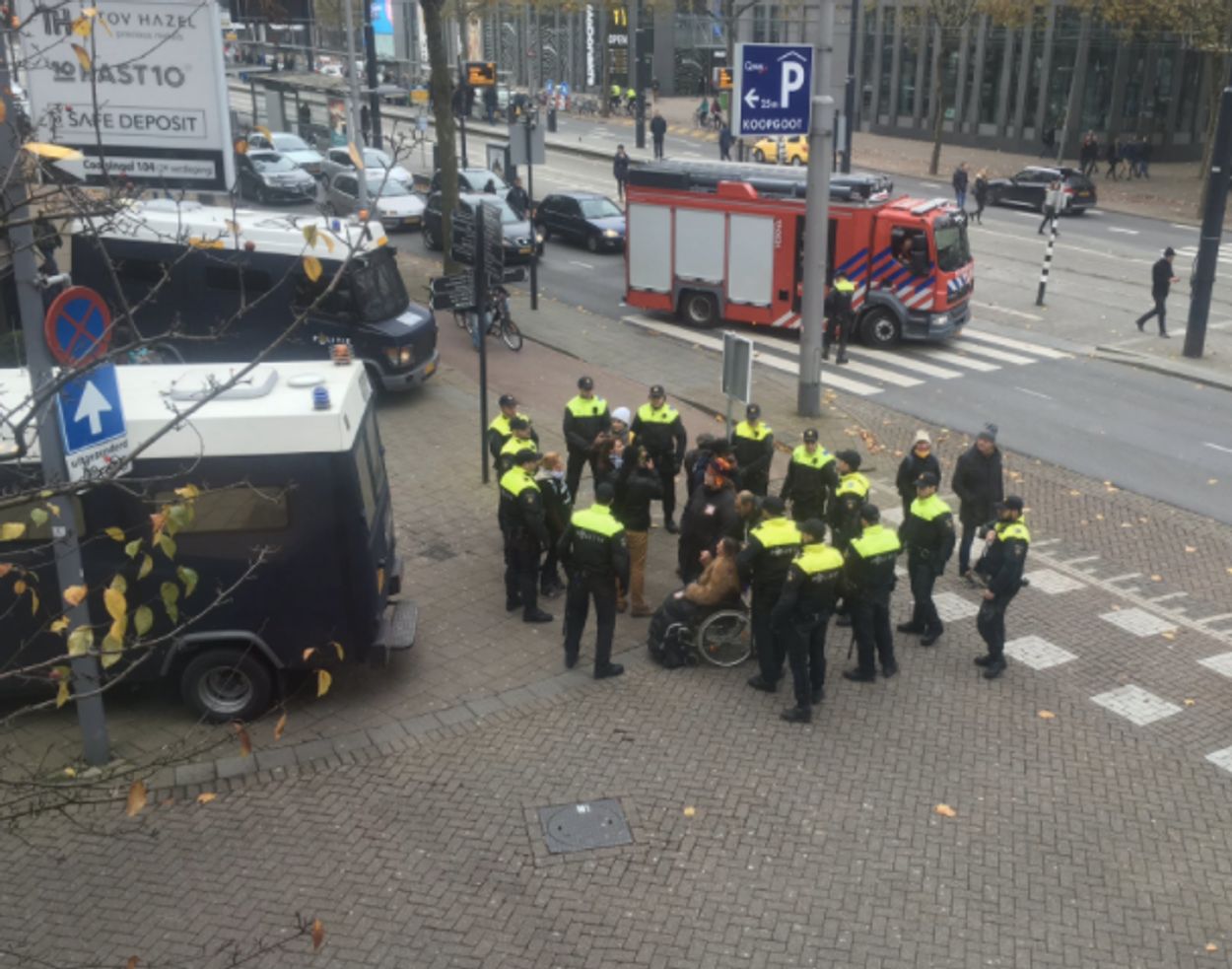 Afbeelding van Zwarte Piet is geen racisme, de behandeling van de demonstranten in Rotterdam wel