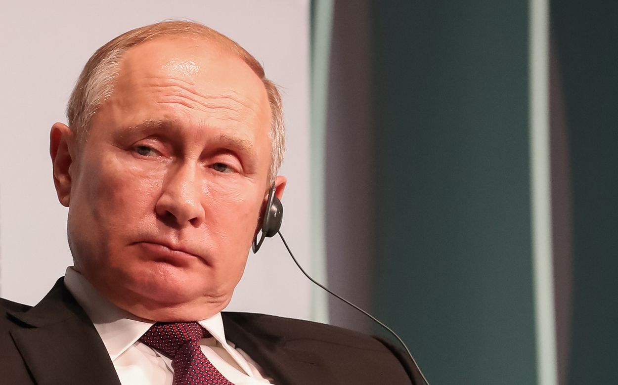 Afbeelding van Poetin (68) blijft na vaccinatie met Russisch middel toch in isolatie