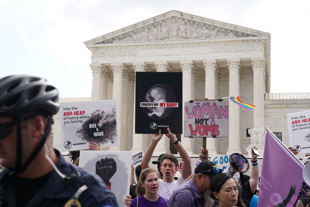 Afbeelding van Ultraconservatieve vrouwenhaters in Amerikaans Hooggerechtshof schaffen recht op abortus af