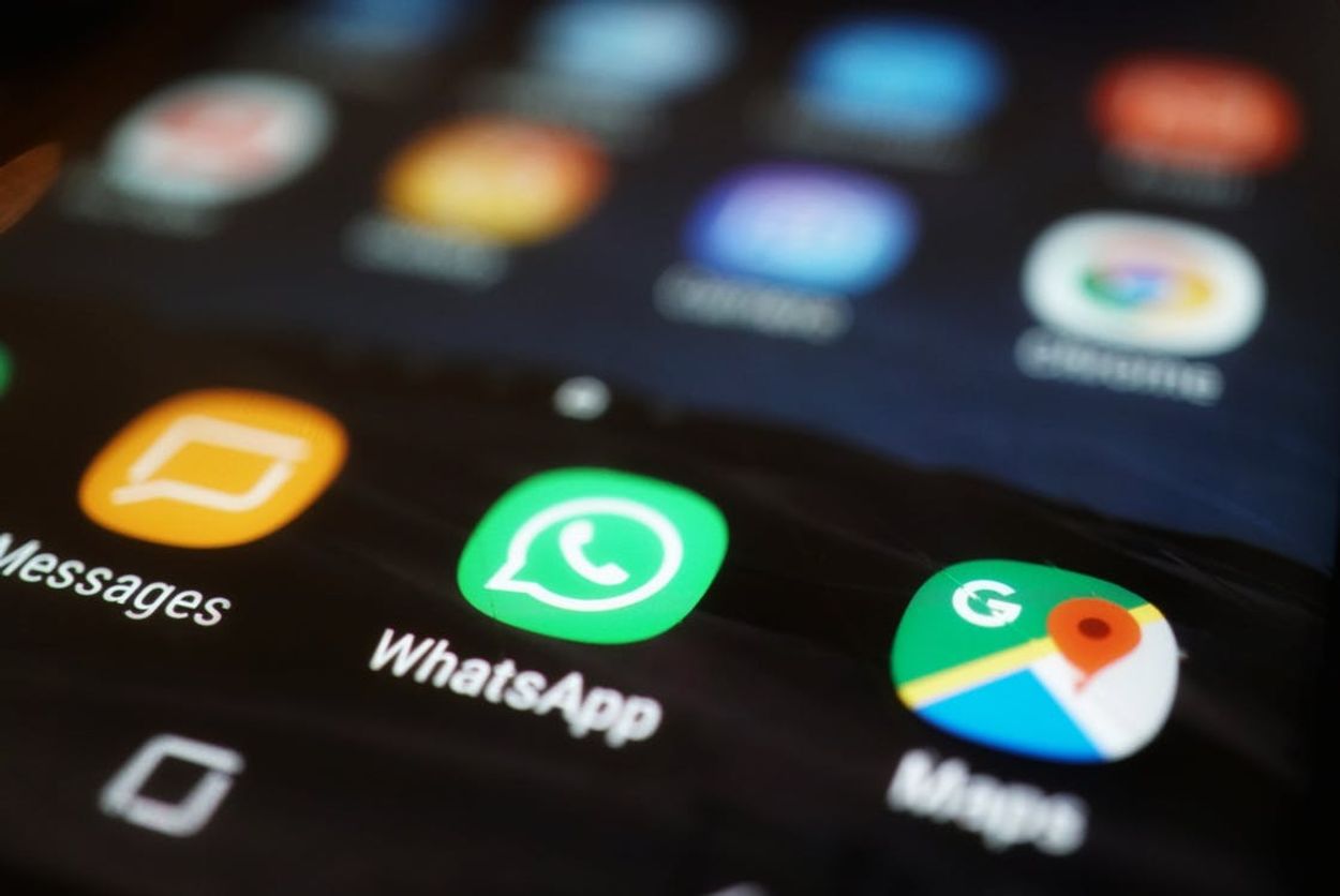 Afbeelding van WhatsApp bindt strijd met nepnieuws aan, beperkt doorsturen van berichten