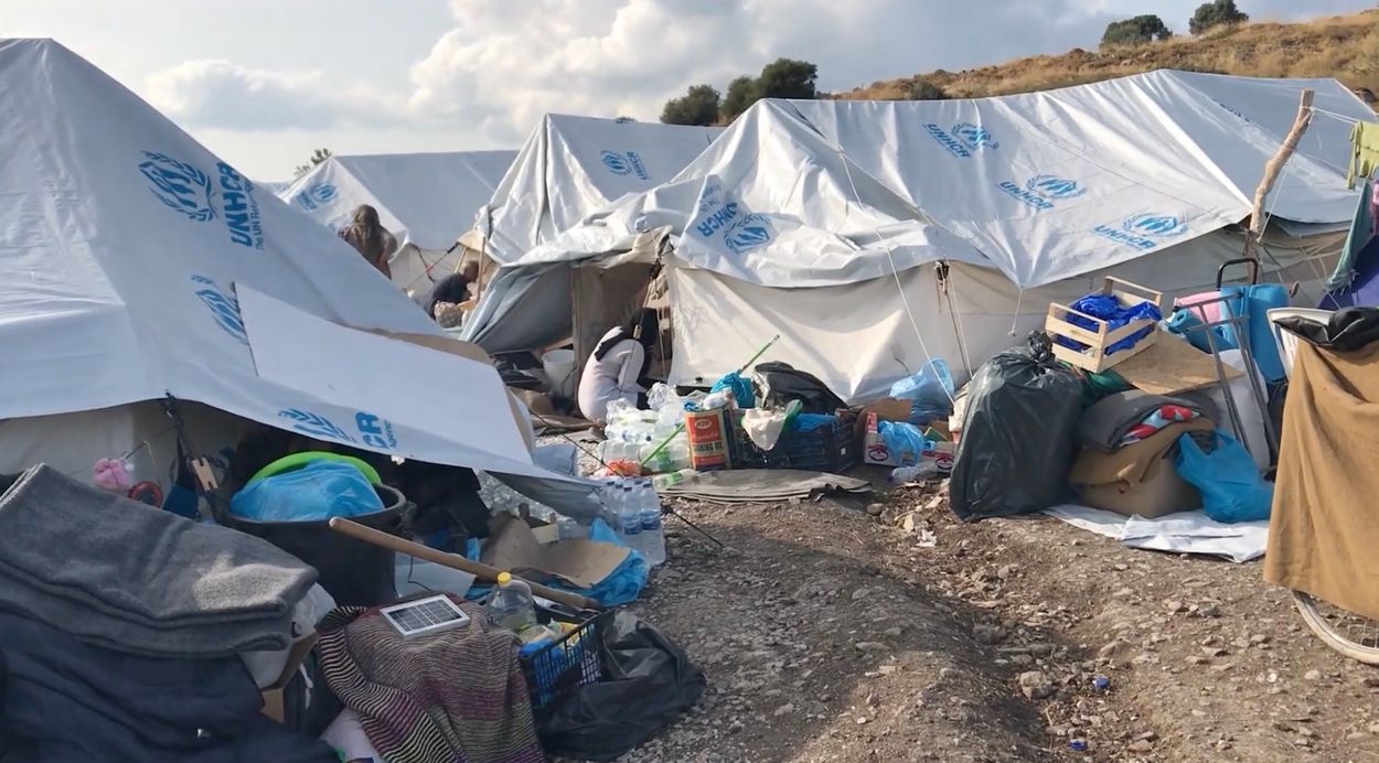 Afbeelding van Vluchtelingen kamp Lesbos mogen maximaal 3 uur per week naar buiten