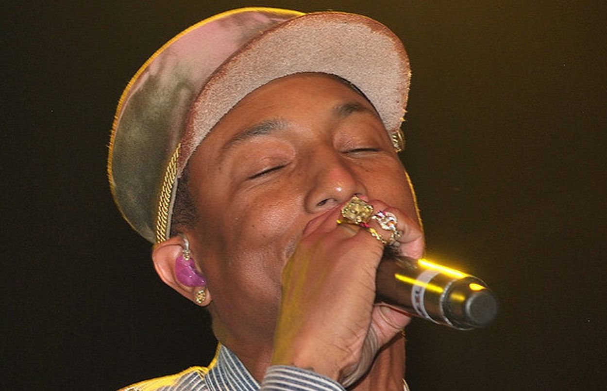 Afbeelding van Pharrell emotioneel tijdens optreden North Sea Jazz: 'ze vermoorden ons thuis'