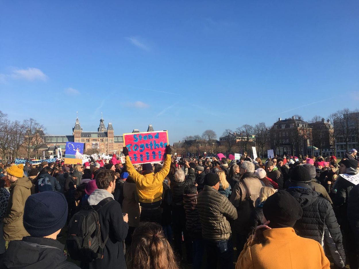 Afbeelding van Demonstratie tegen Donald Trump en seksisme trekt duizenden betogers