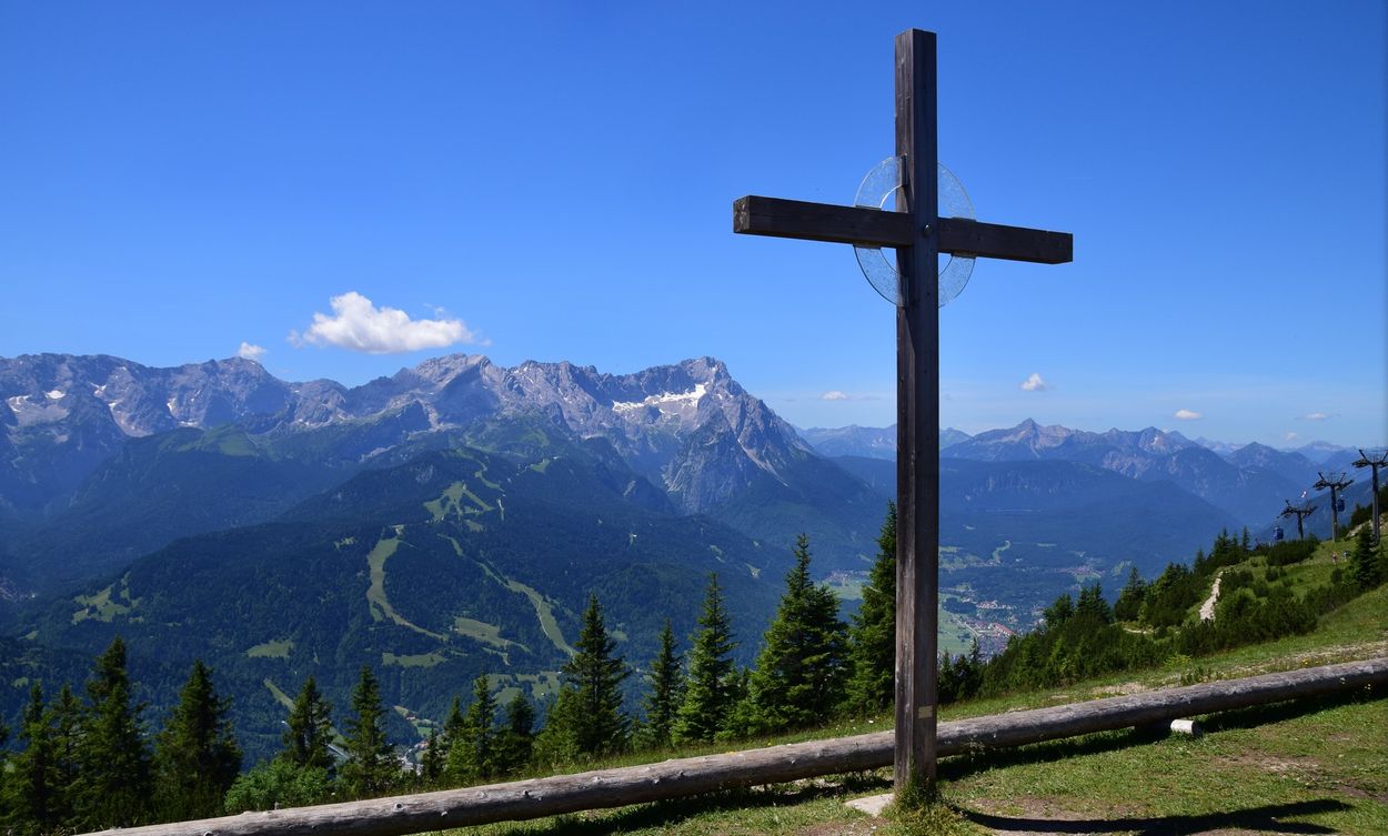 Afbeelding van Beieren gaat in alle overheidsgebouwen christelijke kruisen hangen