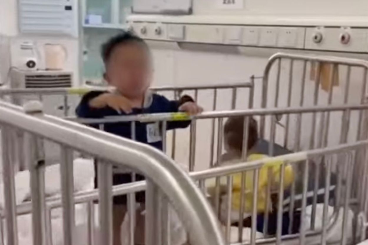 Afbeelding van Chinese overheid haalt met corona besmette peuters weg bij ouders