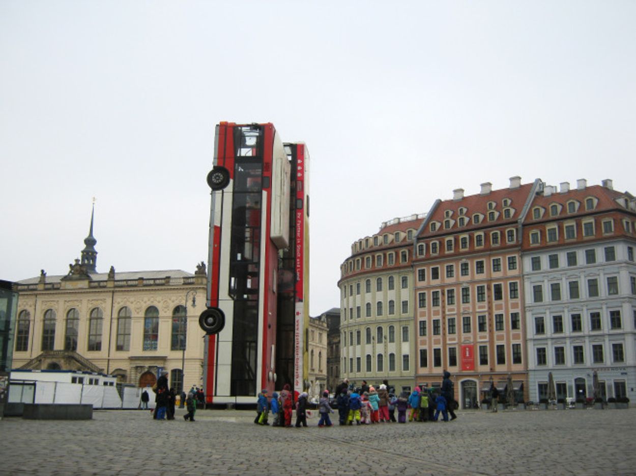 Afbeelding van Buswrakken domineren herdenking bombardement Dresden