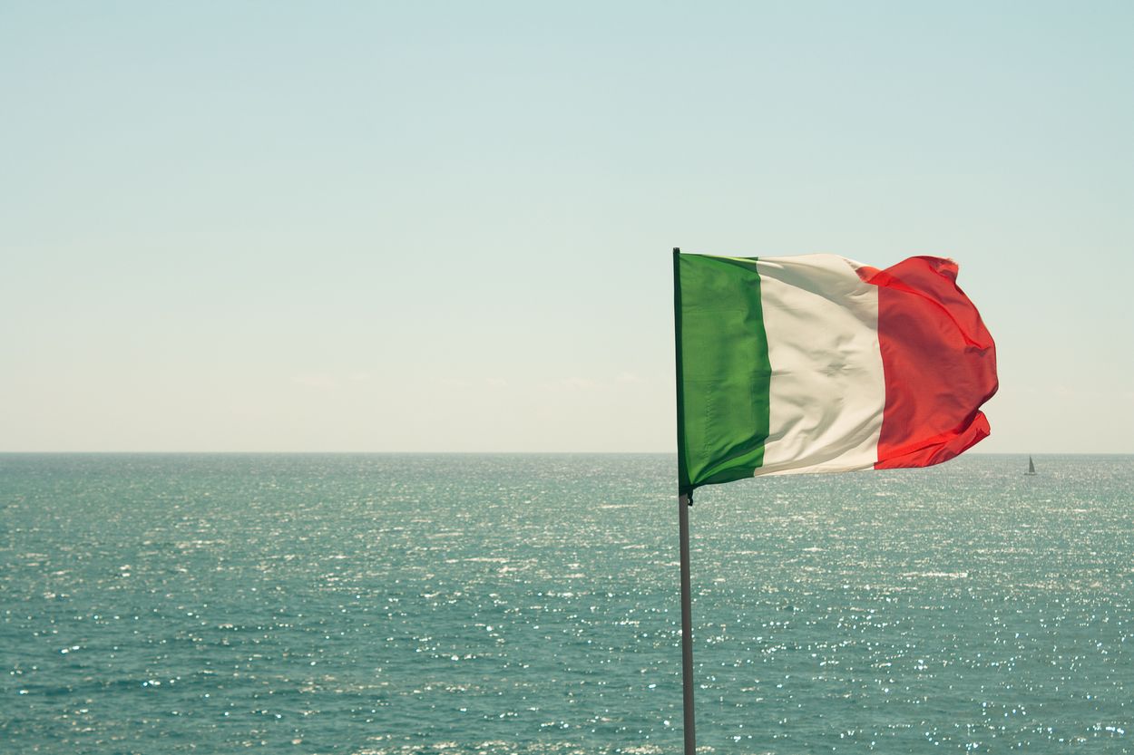 Afbeelding van Italiaans offshore schip mag haven niet meer in na uit zee redden migranten