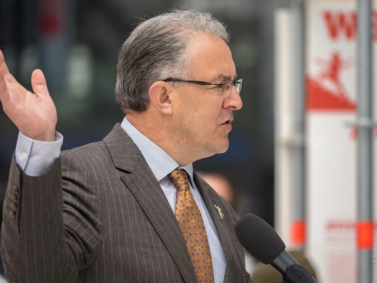 Aboutaleb geen probleem met politieoptreden bij Sintintocht Joop BNNVARA Aboutaleb geen probleem met politieoptreden bij Sintintocht Joop BNNVARA