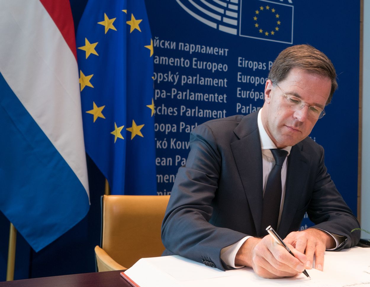 Afbeelding van Mariëtte Hamer tegen premier Rutte: ‘Sluit snel een akkoord in Europa’
