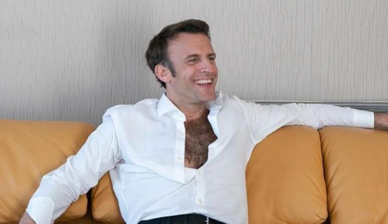 Afbeelding van Jimmy Fallon brengt ode aan het weelderige borsthaar van president Macron