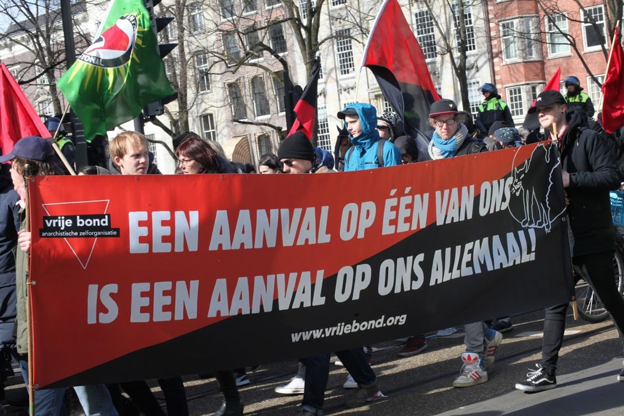 Afbeelding van Amsterdam demonstreert tegen racisme in de gemeenteraad