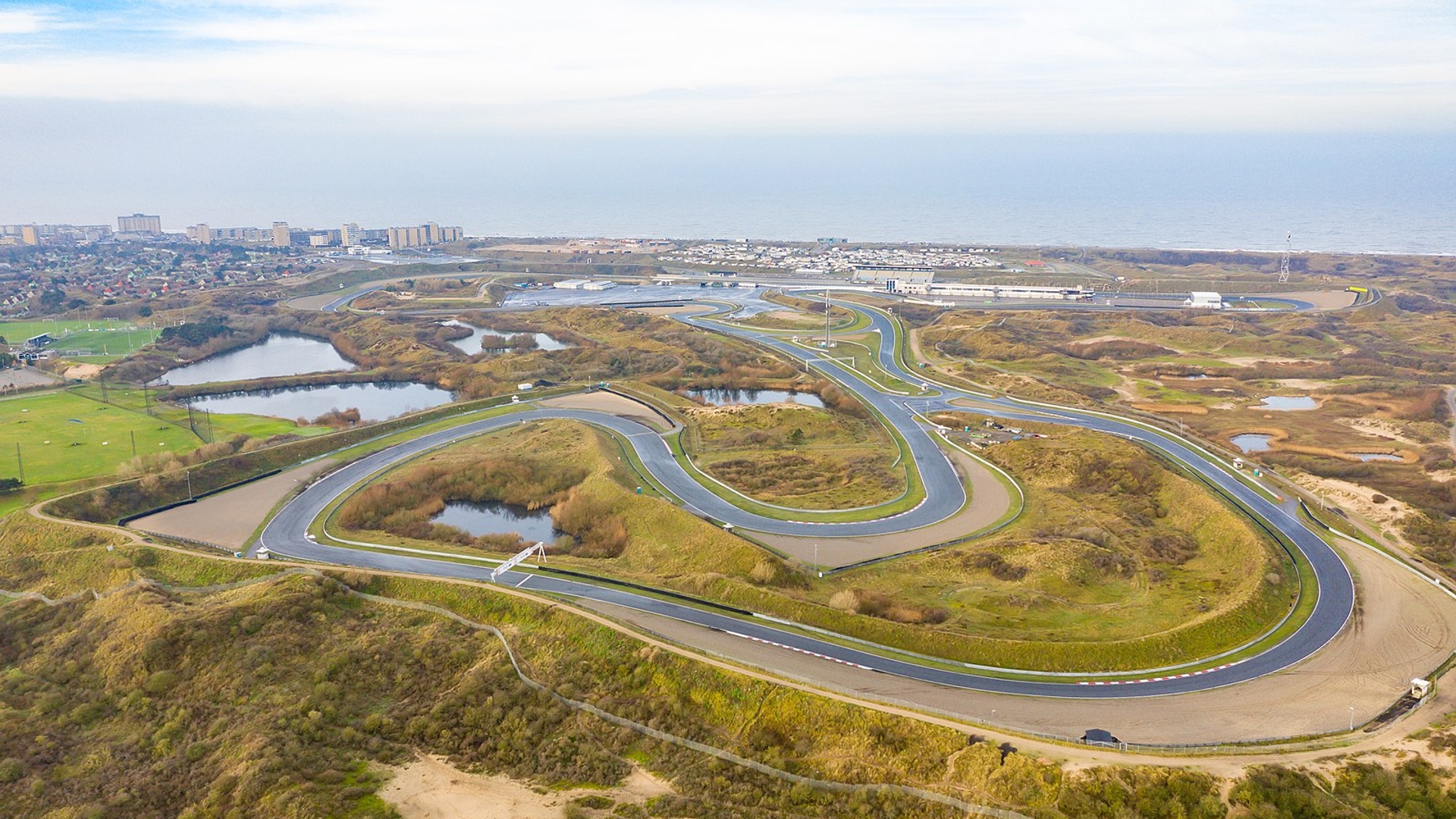 1600px-Circuit_Zandvoort_motorsport_race_track_in_the_Netherlands_(46940292845)