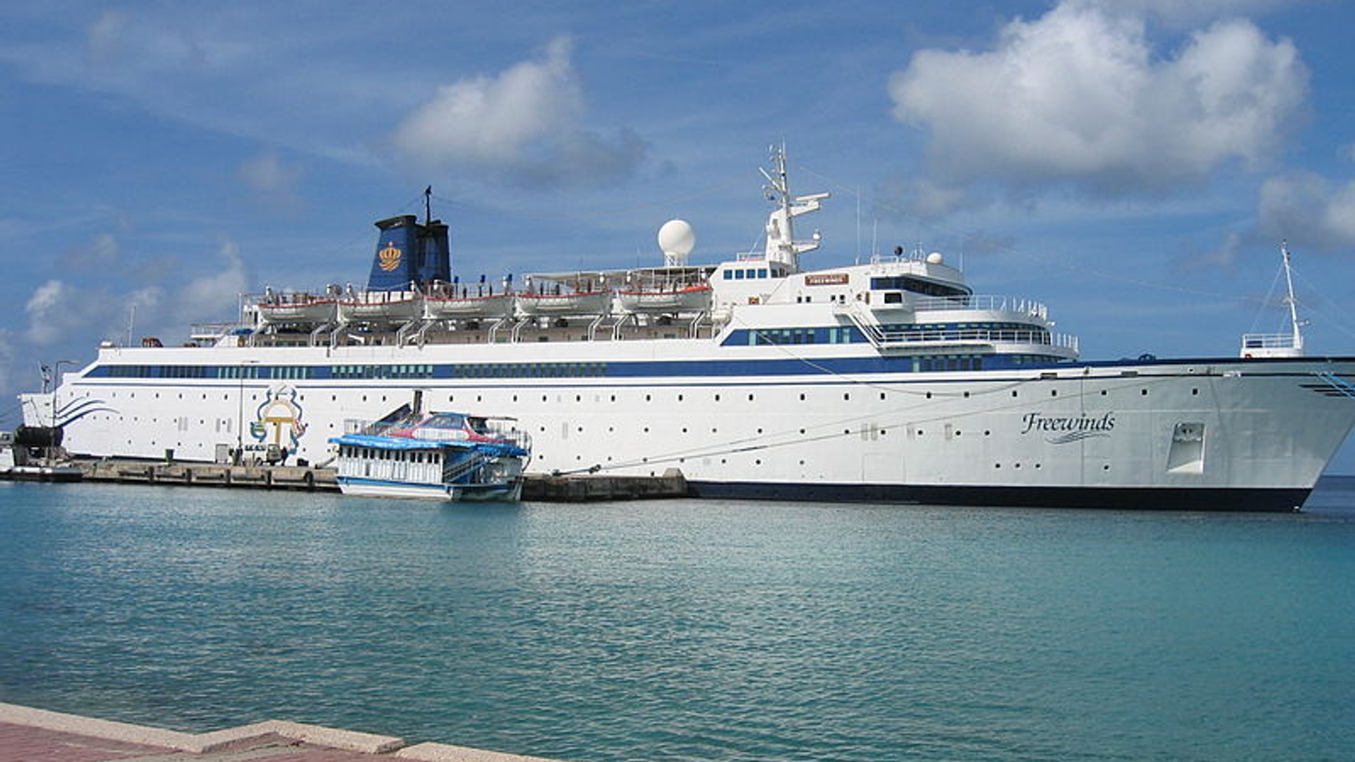 800px-Freewinds_starboard