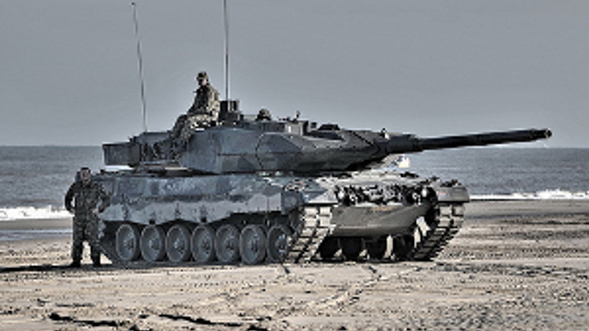 tanks300_01.jpg