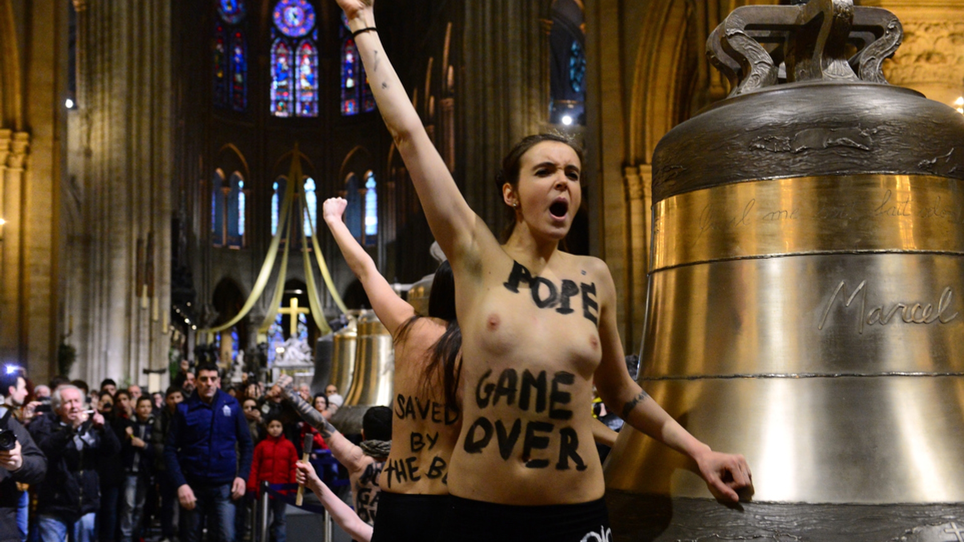 'Femen' marke pope decision to resign, inside Notre Dame cathedral - Paris