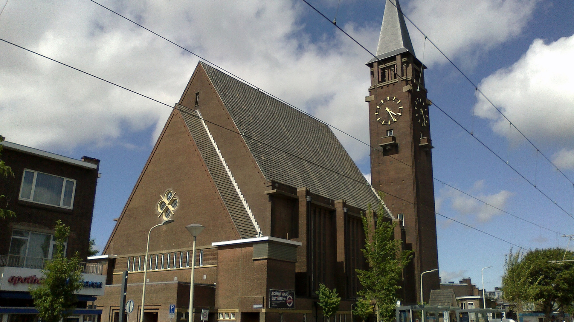 Bethlehem_Kerk_(church),_Laan_van_Meerdervoort,_The_Hague,_July_2017