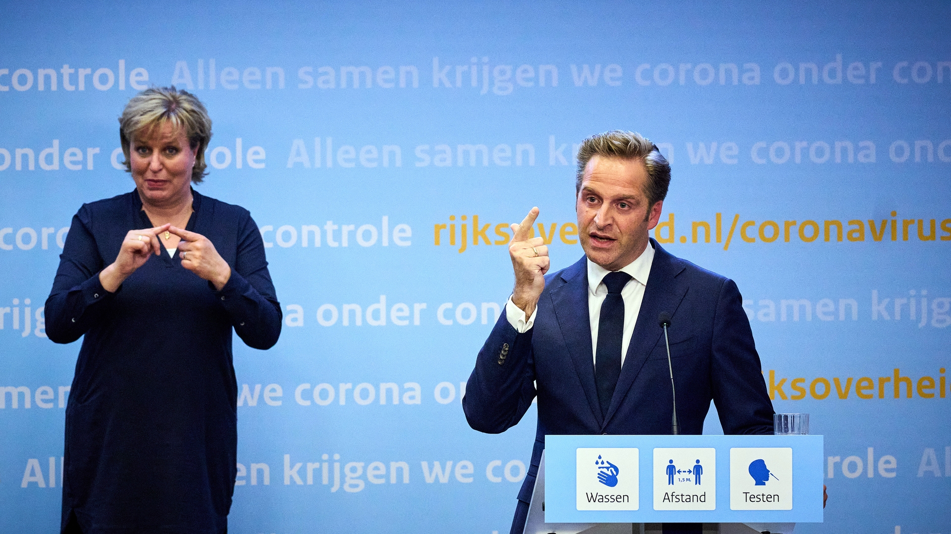 Rutte en De Jonge geven persconferentie over besmettingscijfers