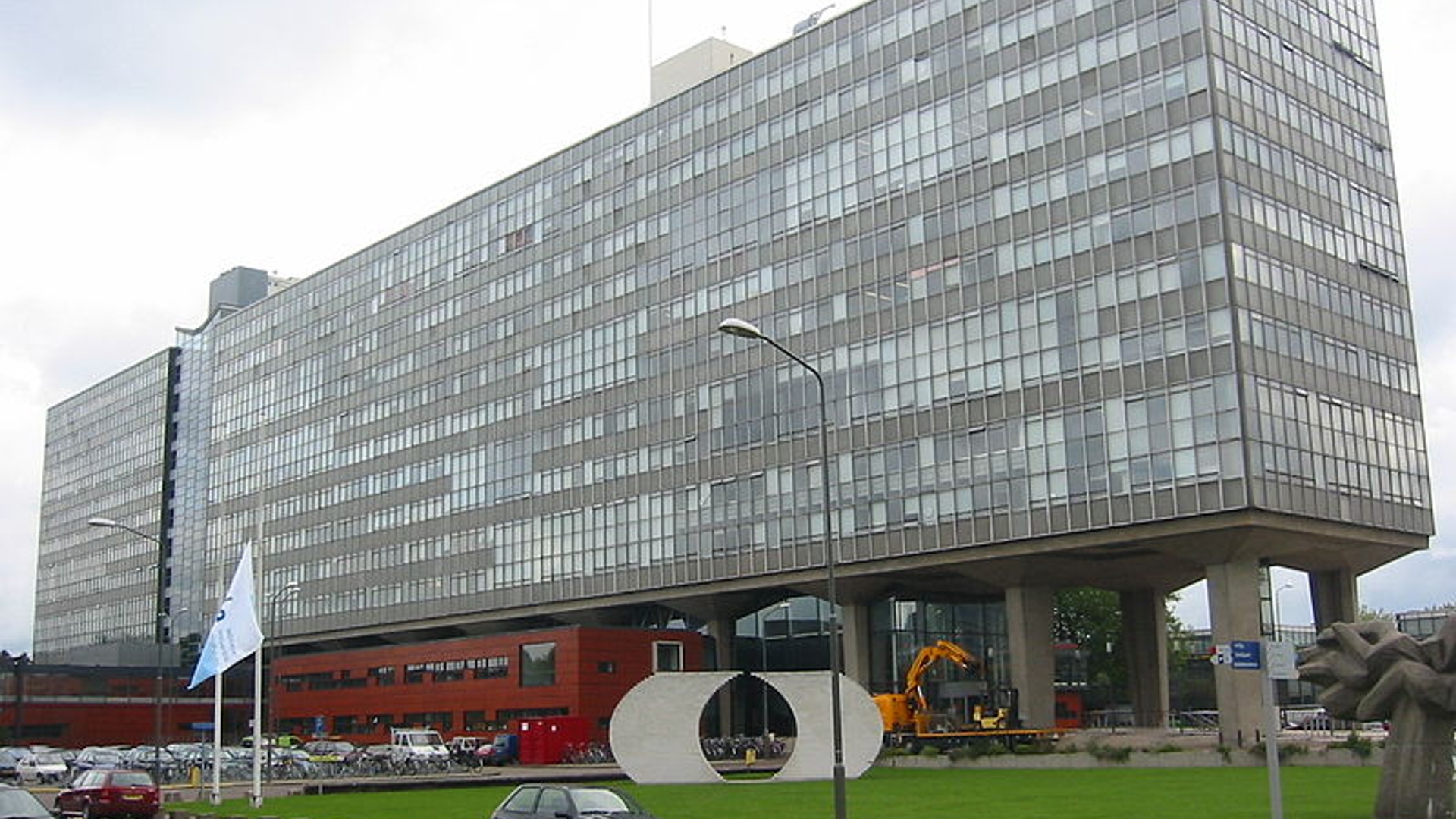 800px-Hoofdgeboeuw_Technische_Universiteit_Eindhoven
