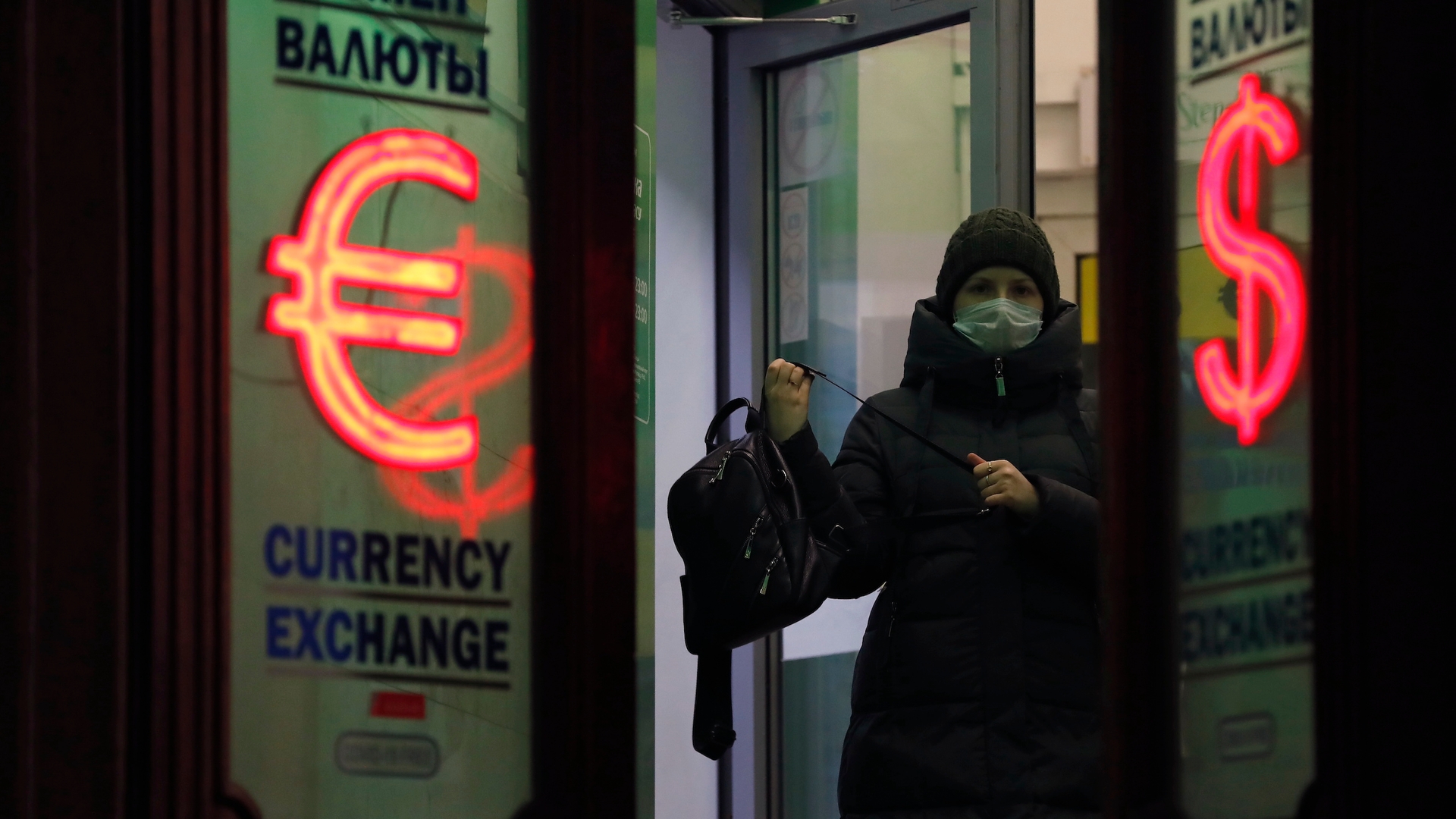 The dollar and the euro are confidently rising on the St. Petersburg Exchange