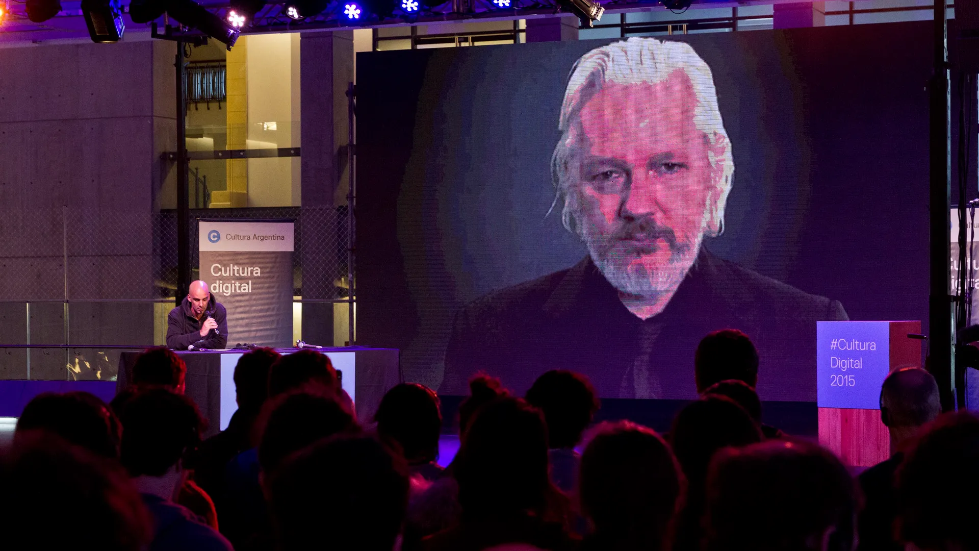 Videoconferencia con Julián Assange - Foro Cultura Digital