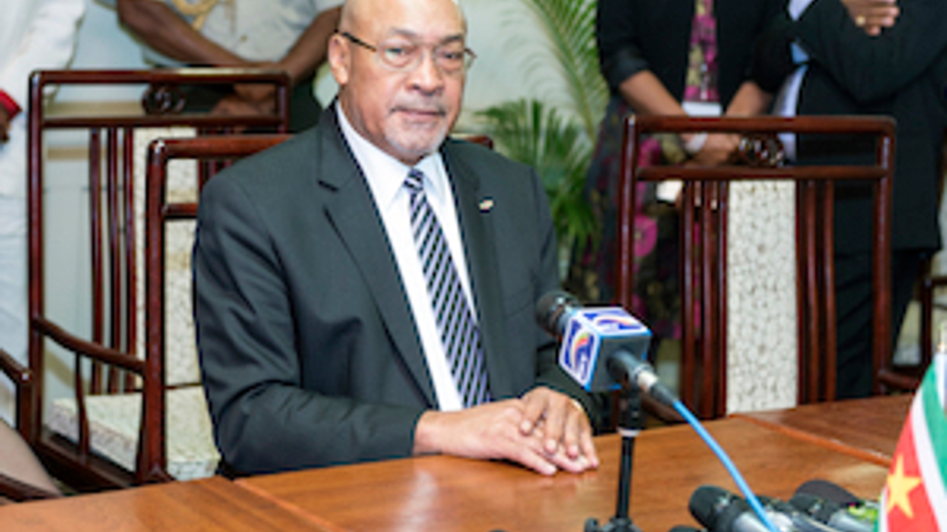 bouterse300_01