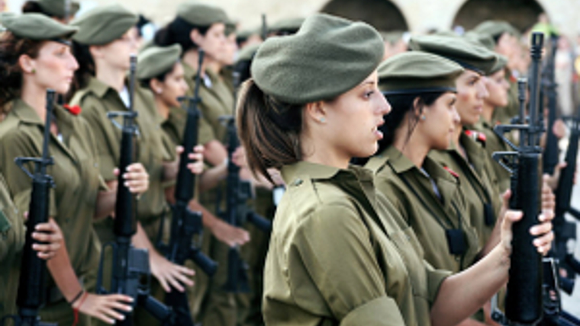 Flickr_Israel_vrouwelijkesoldaten_Rob_sheridan_300.jpg