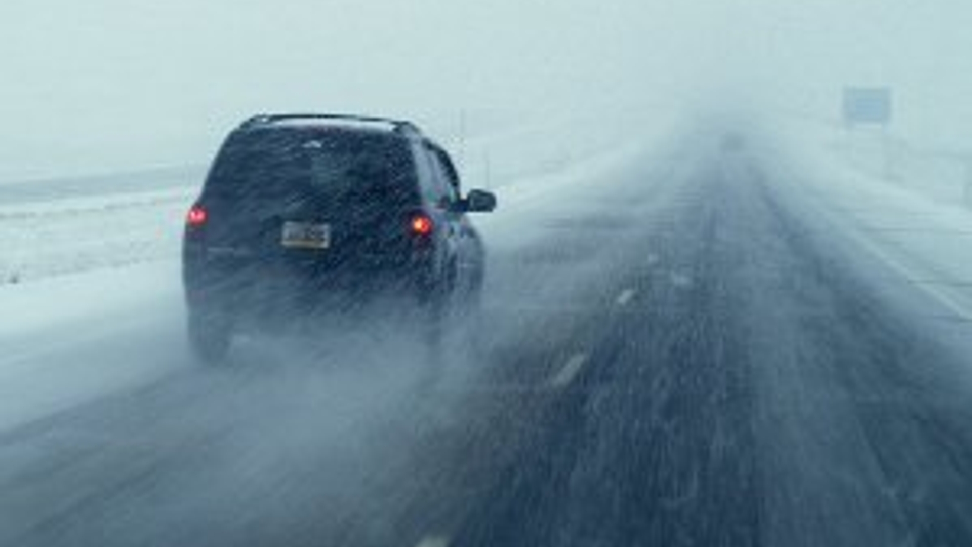 auto-in-de-sneeuw-300px.jpg