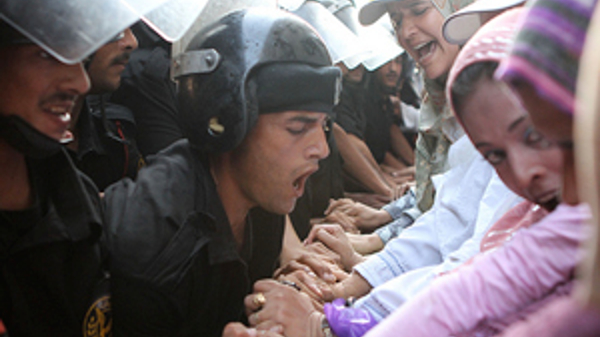 Riots_Egypt_300.jpg
