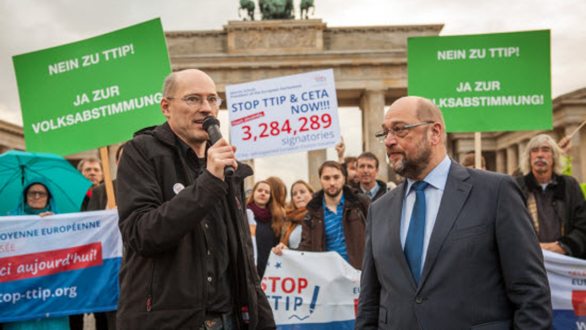 Stop-TTIP-hands-3284289-signatures-to-Martin-Schulz