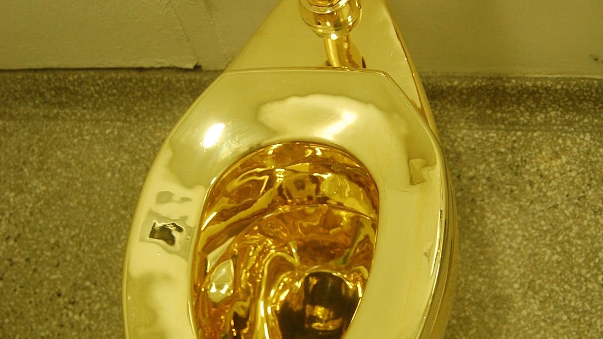 Gold-colored_toilet