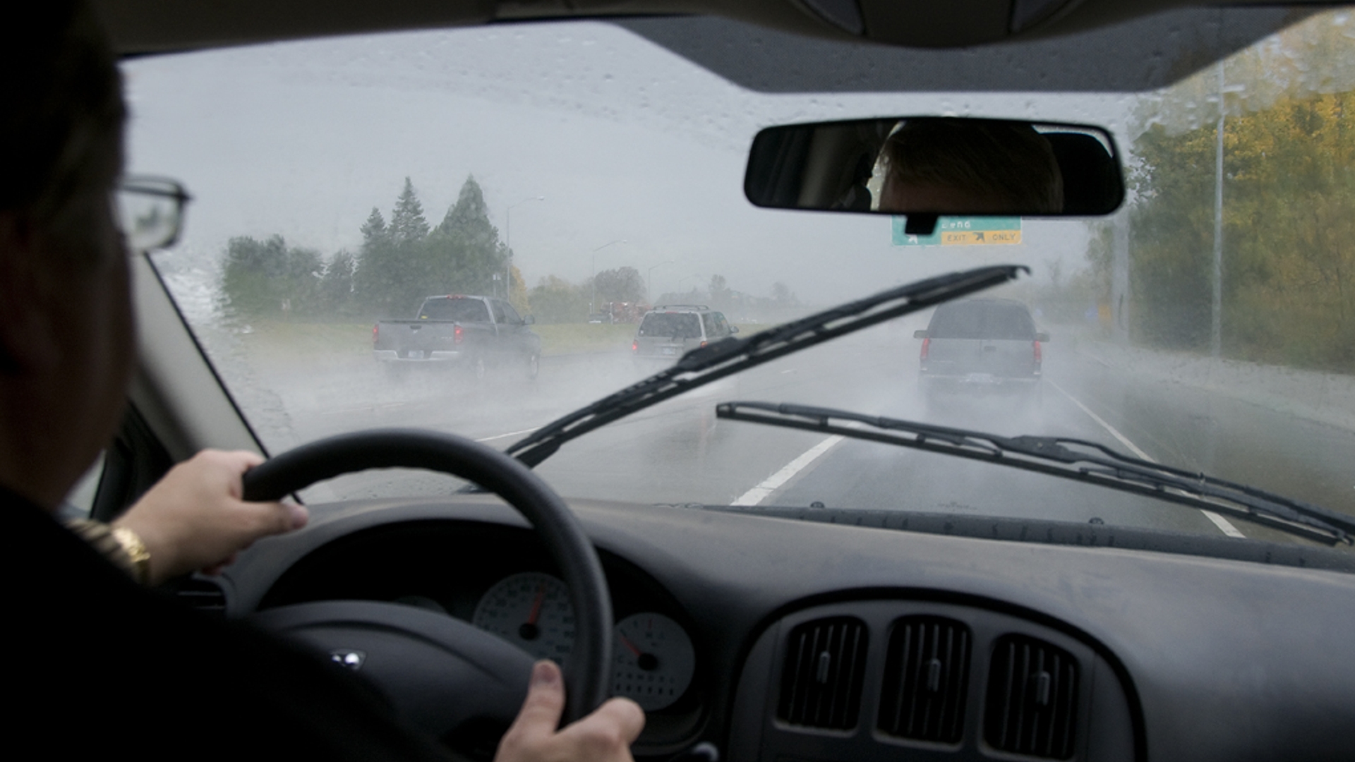 Driving_in_the_rain_(5124407306)