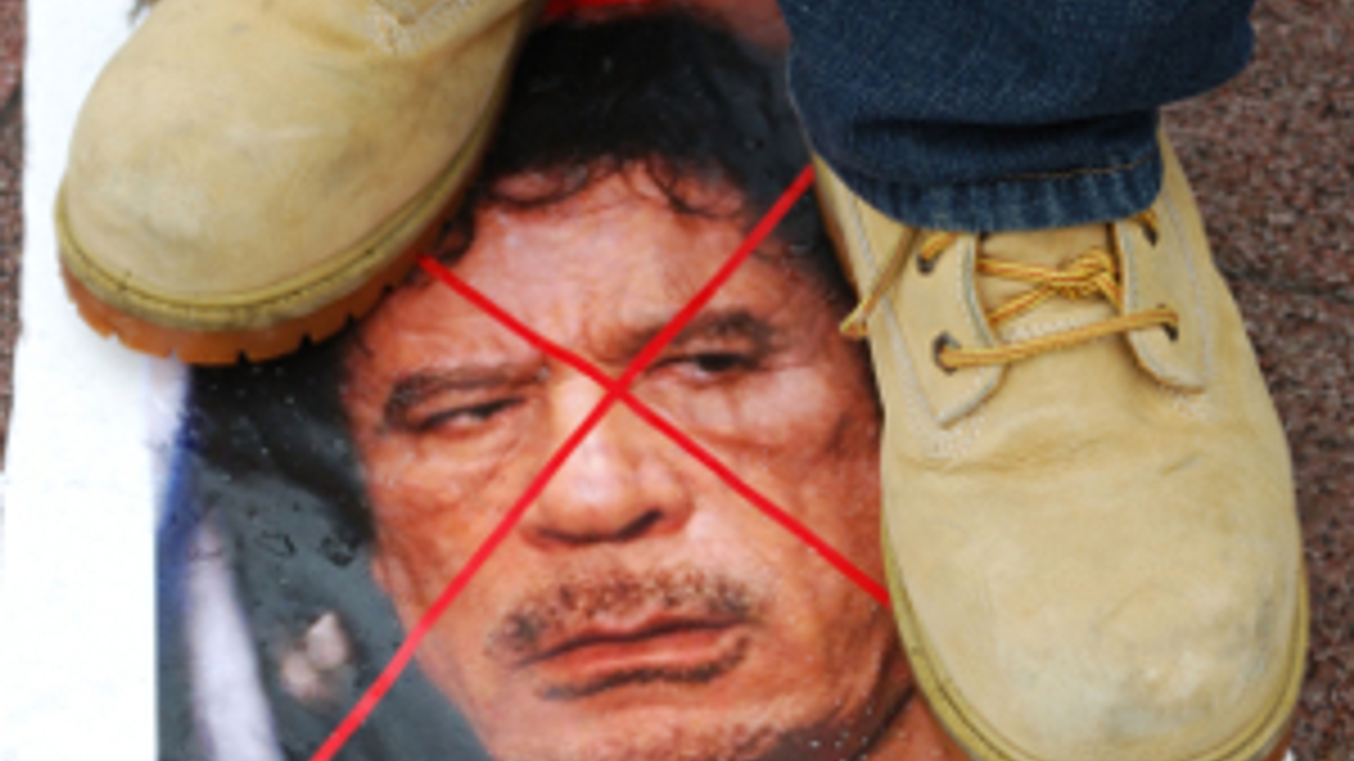 ANP-Khadaffi_schoenen300.jpg