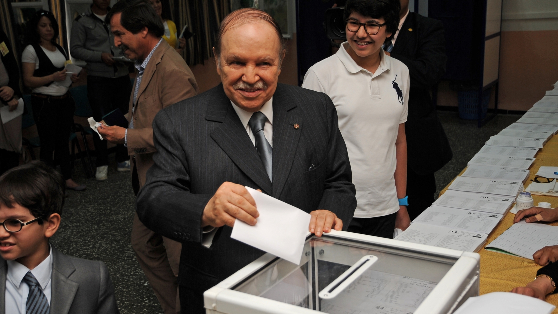 Abdelaziz_Bouteflika_casts_his_ballot_in_May_10th's_2012_legislative_election