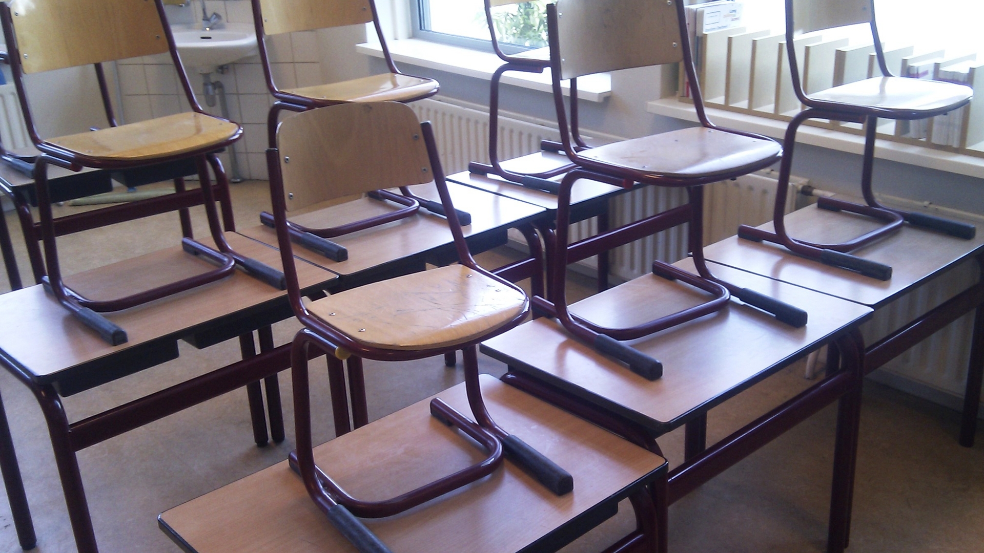 Empty_classroom