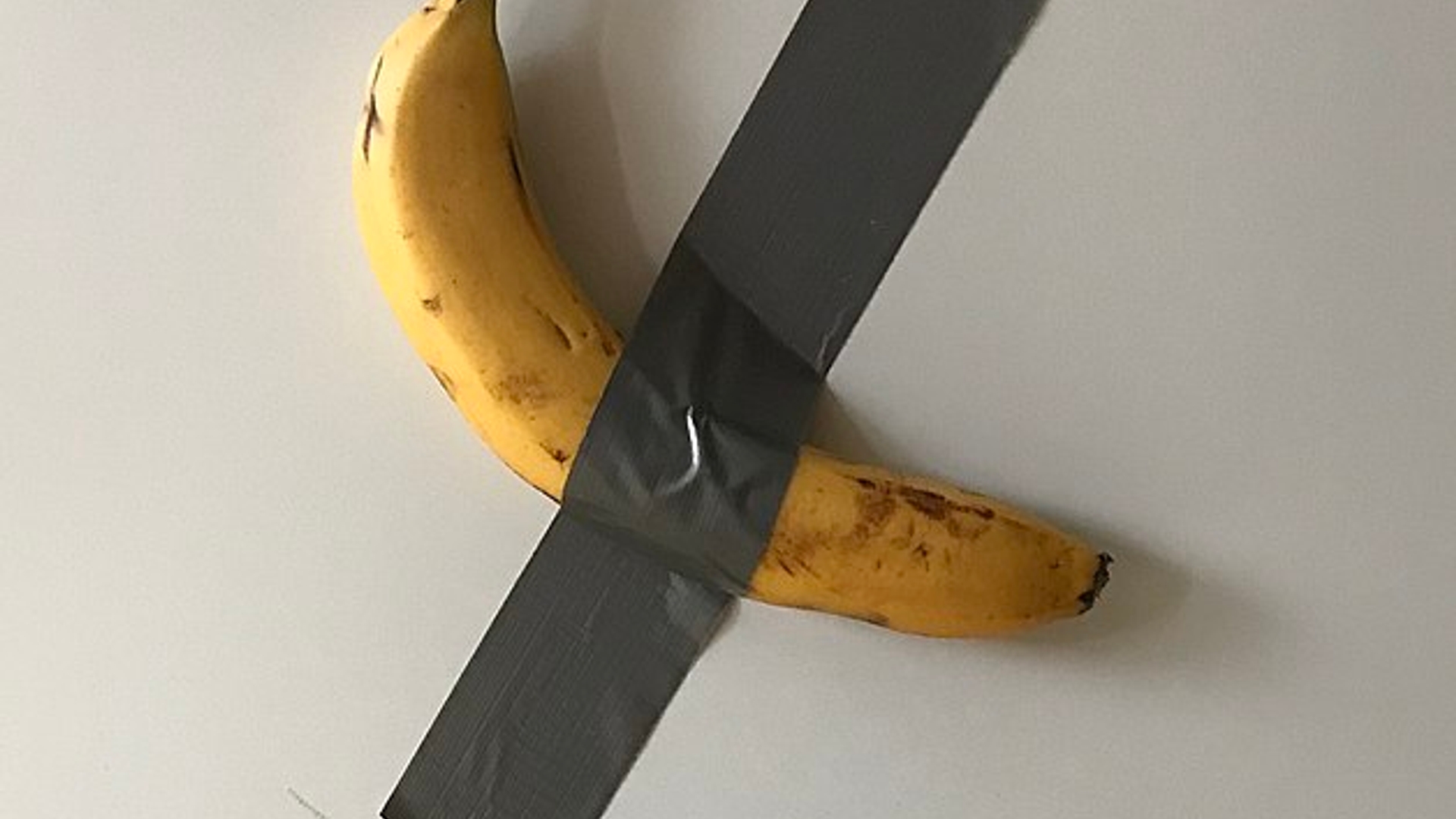 629px-Banana_duct_taped_to_fridge_as_a_reminder_to_eat_less_meat