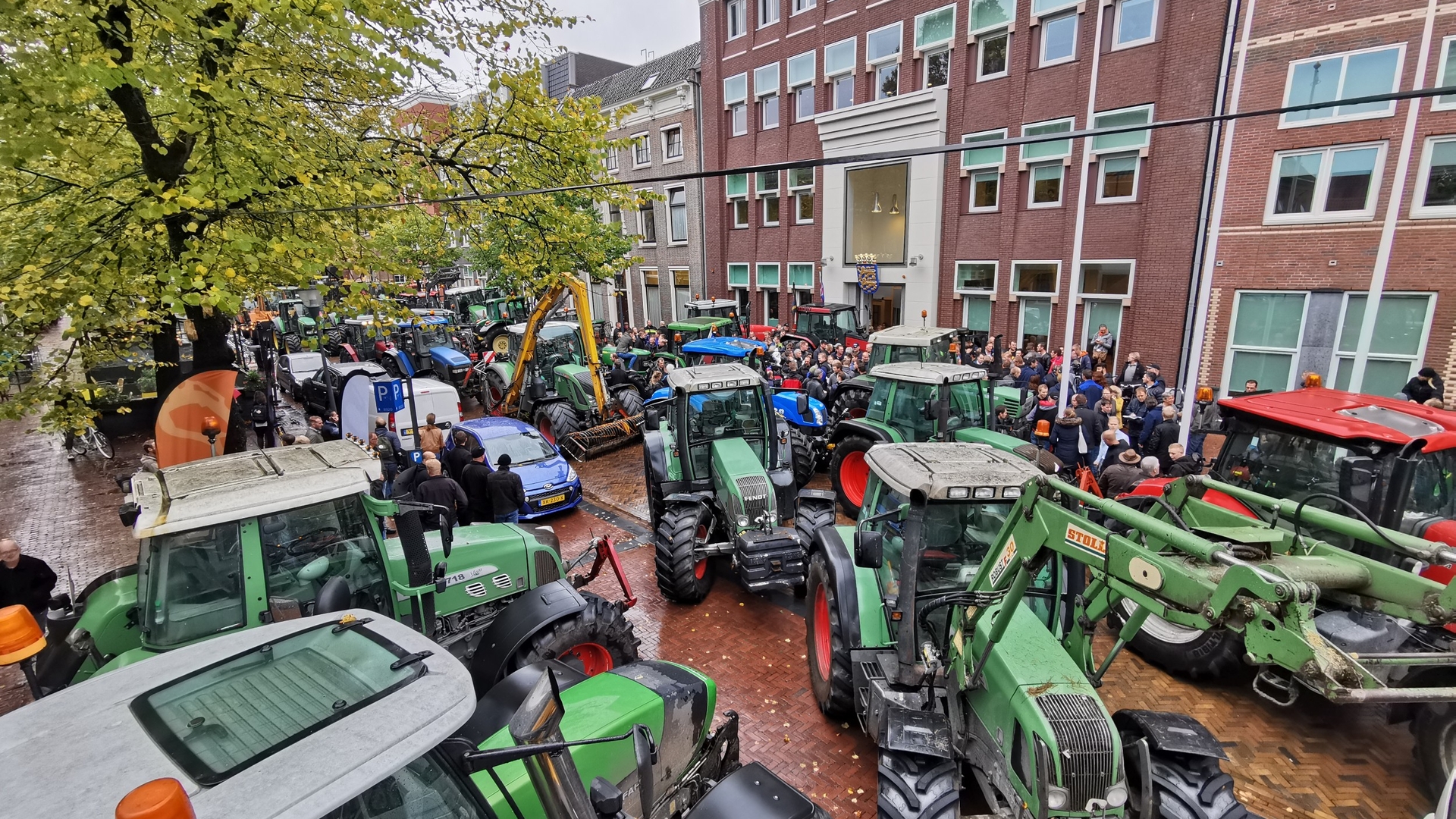 Boerenprotest bij provinciehuis Leeuwarden