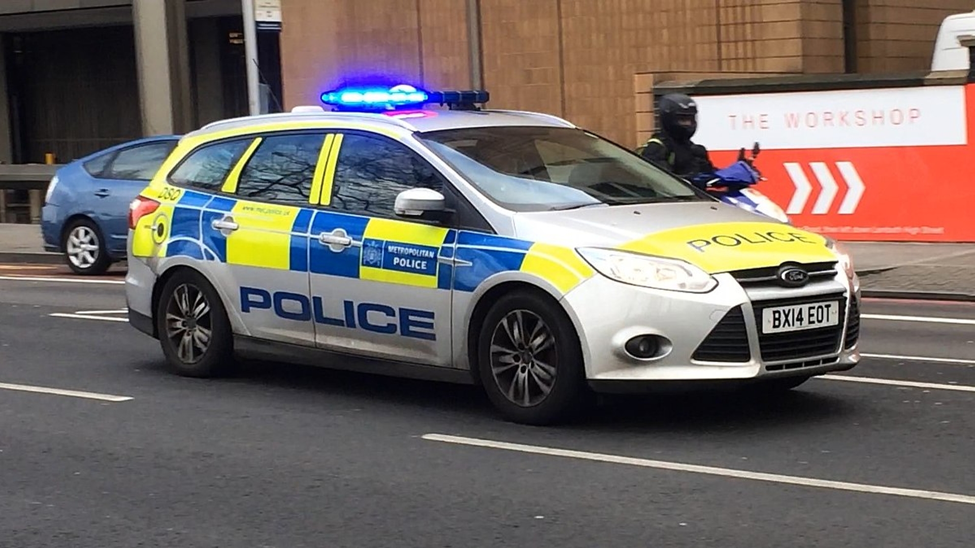 1200px-Met_Police_Response_Car