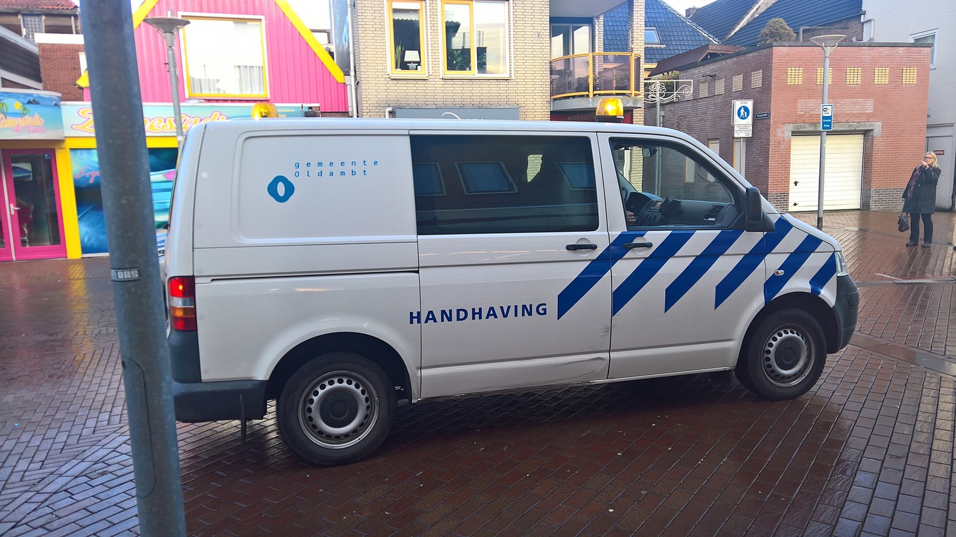 1600px-Handhaving_van_of_the_municipality_of_Oldambt,_Winschoten_(2017)