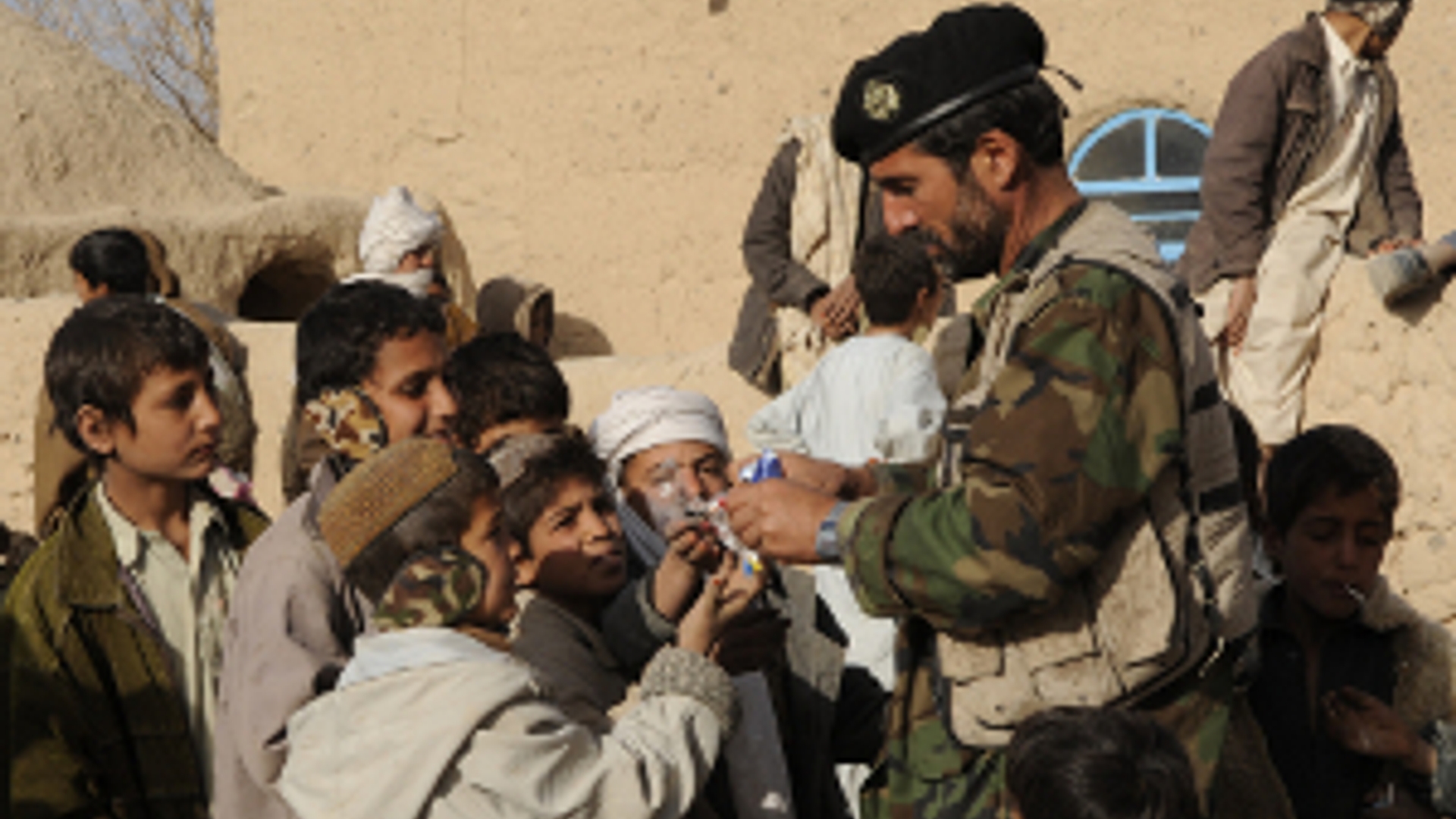 flickr_isafmedia_afghaanse_militair_300.jpg