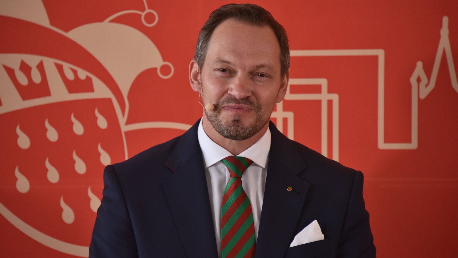 Prinz Sven I., (Sven Oleff) Festkomitee stellt das Kölner Karneval Dreigestirn für zweite Amtszeit in Folge vor : Jungfr