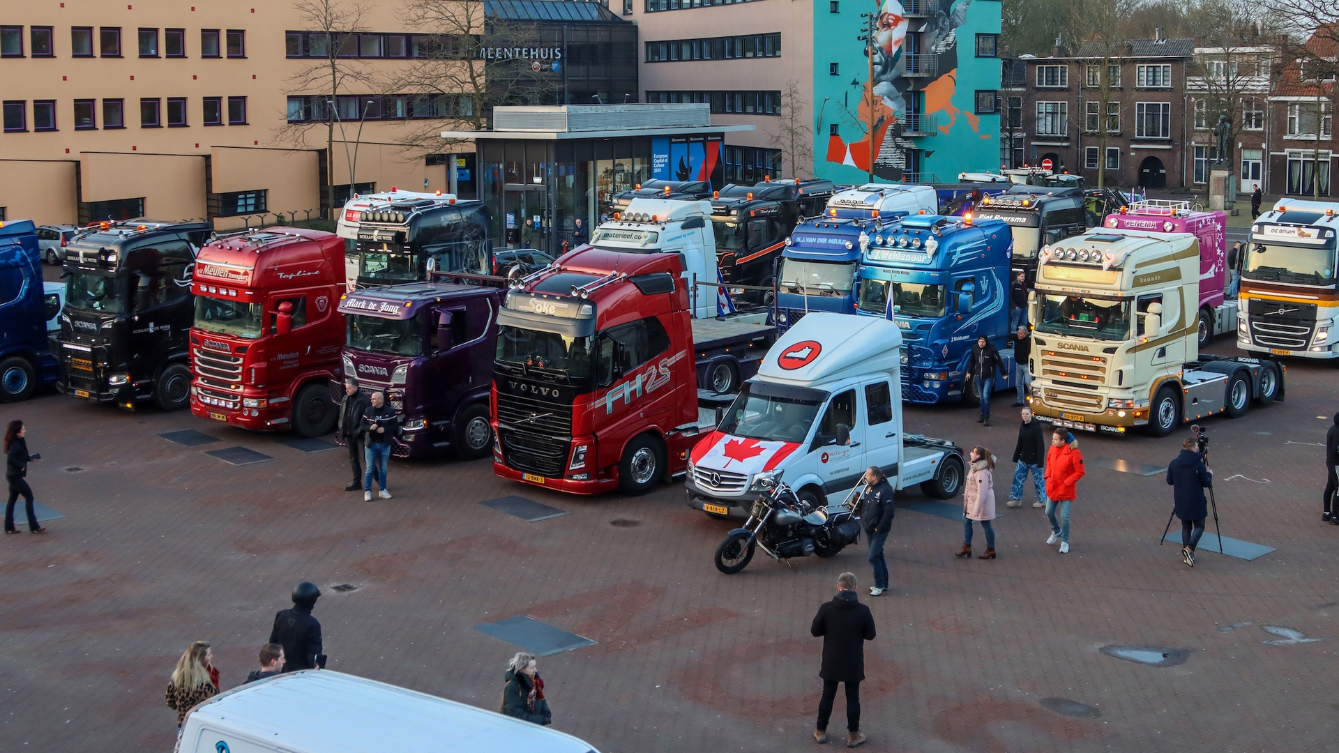Convoy for Freedom rijdt met 25 vrachtwagens door Friesland