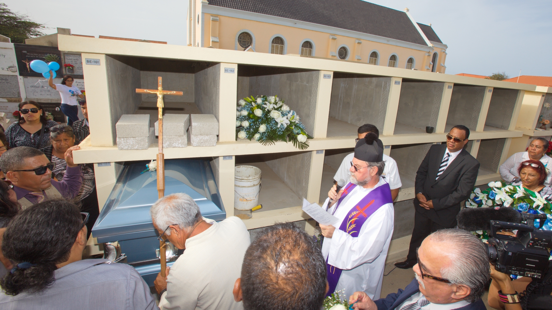 Arubaan Henriquez begraven op Aruba