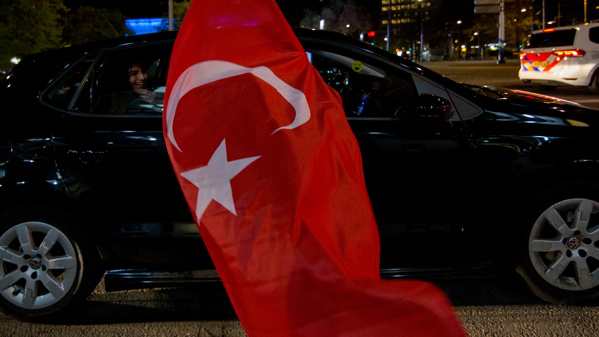 Turkse Nederlanders vieren winst Erdogan