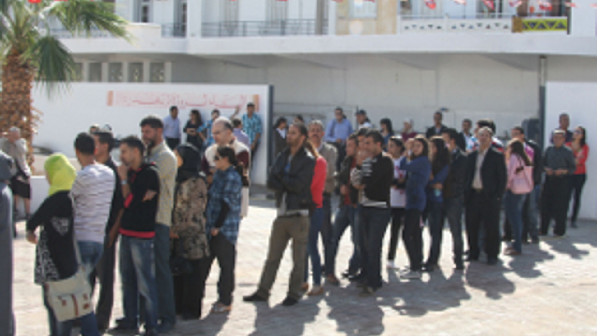 ANP-wachtrij_stembureau_tunesië_300.jpg