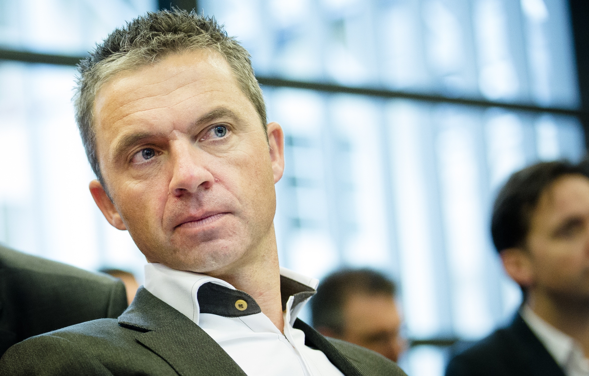 L'amministrazione NOS ha rimosso le dure parole dal rapporto finale della Commissione Van Rijn-Joop