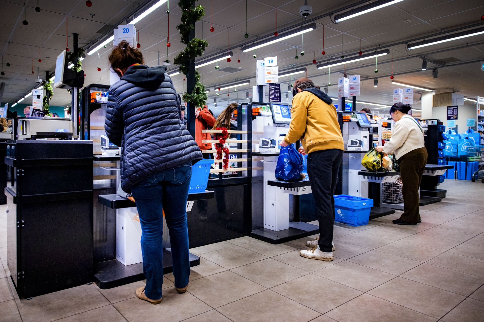 Afbeelding van Supermarkten bestelen klanten bij de kassa, Consumentenbond start rechtszaak
