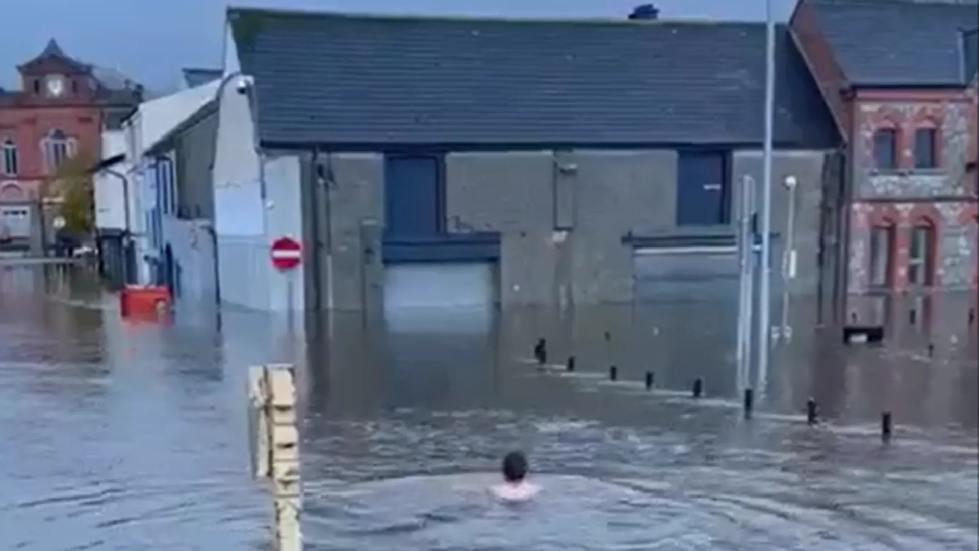 Noord-Ierland getroffen door zware overstromingen, storm Ciarán moet
